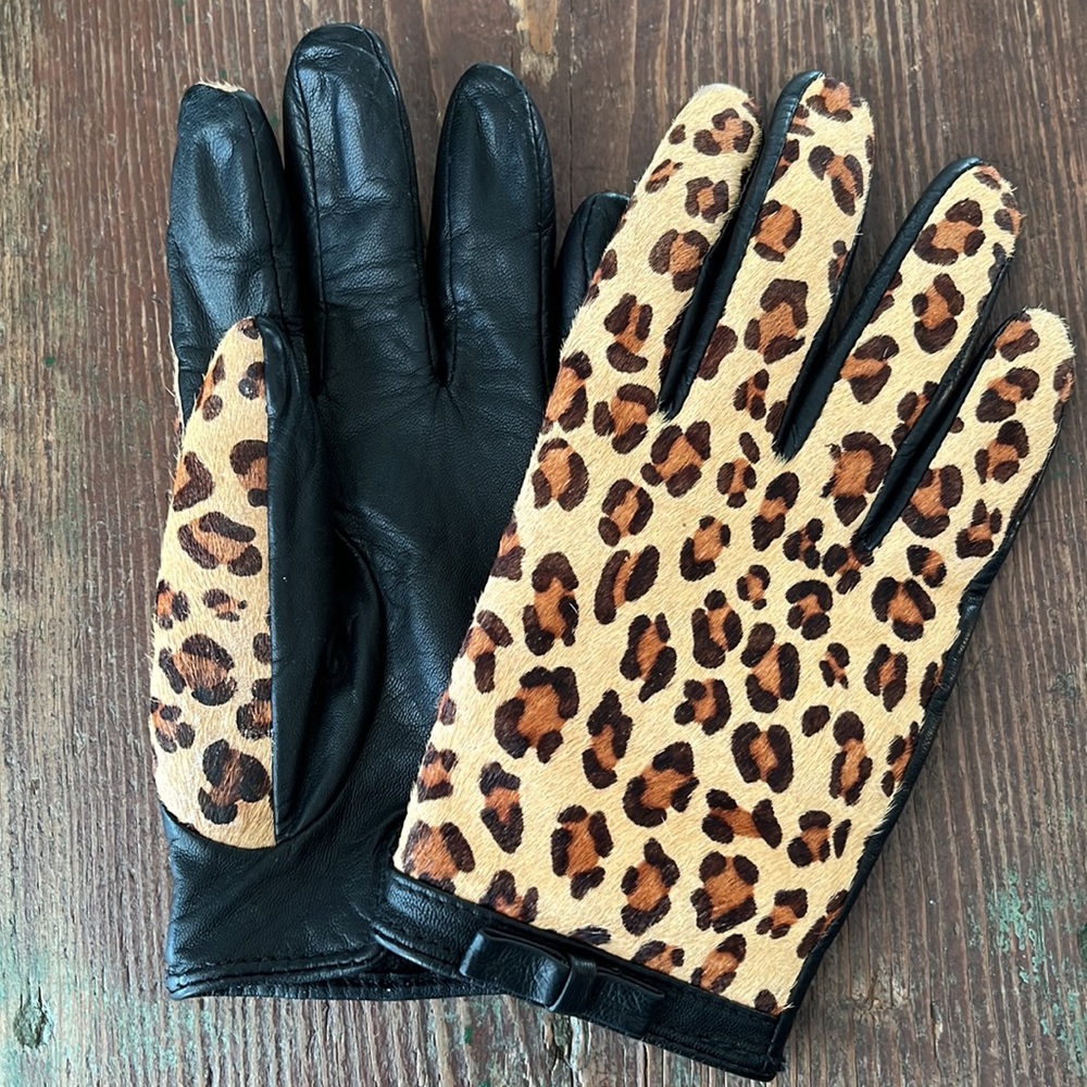 Banana Republic animal print leather lined gloves in excellent condition